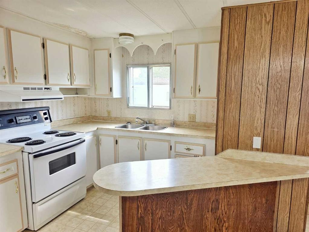 4206 54 Street, Athabasca, AB - Indoor Photo Showing Kitchen With Double Sink