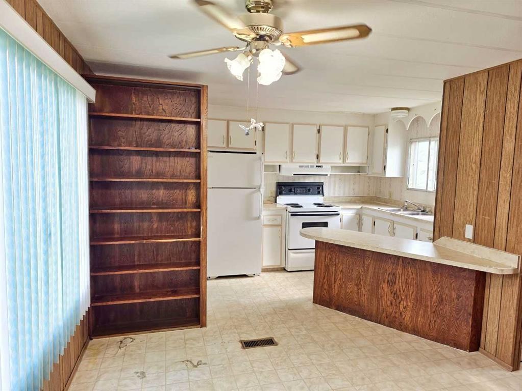 4206 54 Street, Athabasca, AB - Indoor Photo Showing Kitchen