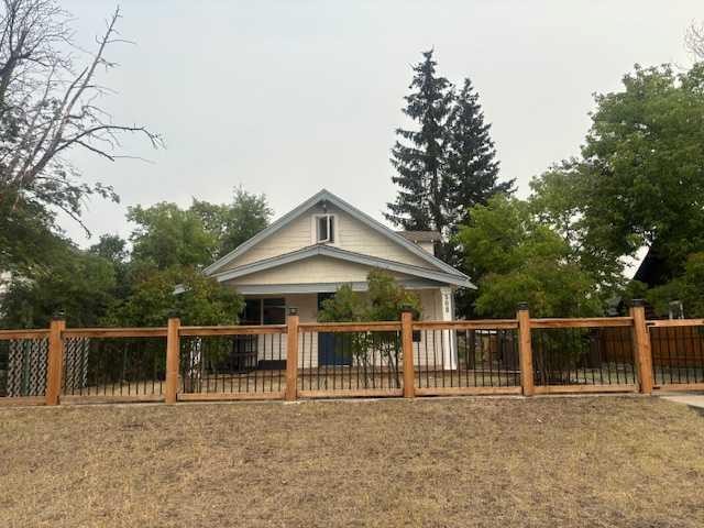 308 Balsam Avenue, Jasper, AB - Outdoor