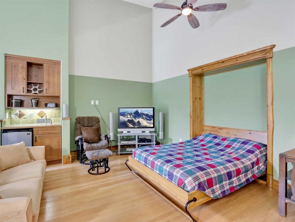 307-155 Crossbow Place, Canmore, AB - Indoor Photo Showing Bedroom