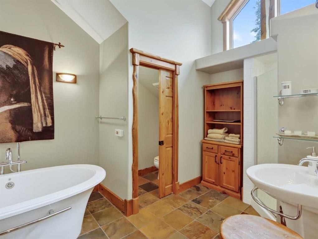 307-155 Crossbow Place, Canmore, AB - Indoor Photo Showing Bathroom