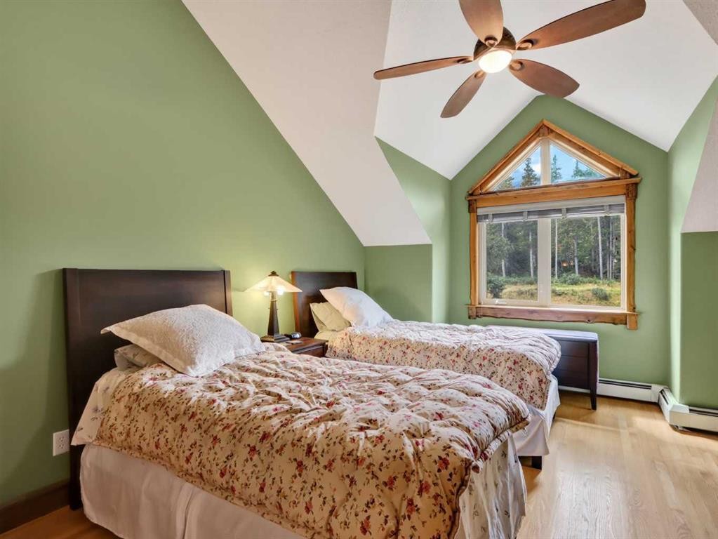 307-155 Crossbow Place, Canmore, AB - Indoor Photo Showing Bedroom