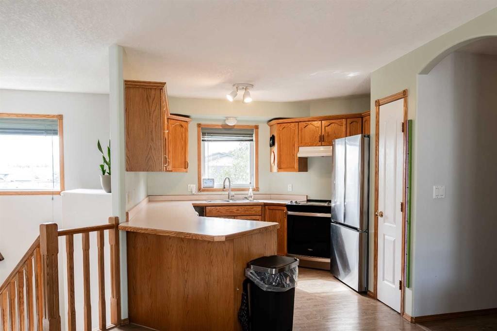 382 Skogg Avenue, Hinton, AB - Indoor Photo Showing Kitchen