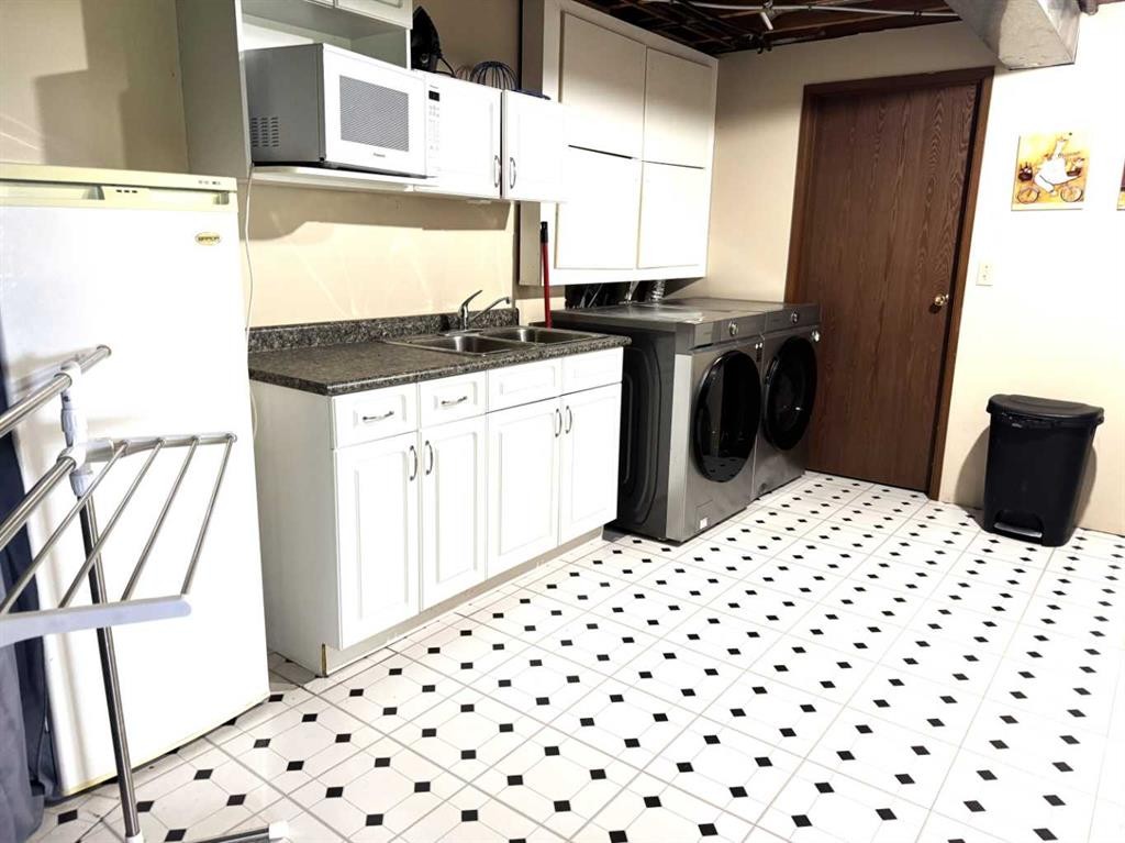 74008 Southshore Drive, Widewater, AB - Indoor Photo Showing Laundry Room