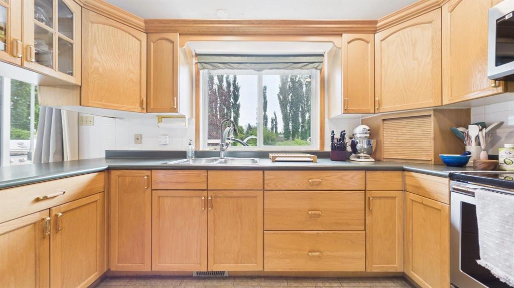 74008 Southshore Drive, Widewater, AB - Indoor Photo Showing Kitchen With Double Sink