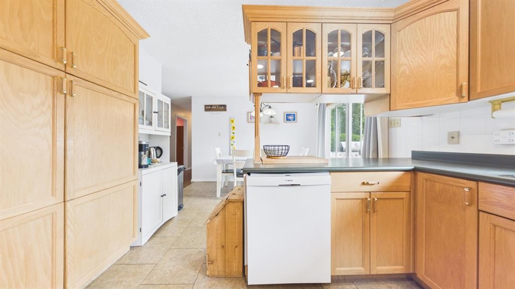 74008 Southshore Drive, Widewater, AB - Indoor Photo Showing Kitchen