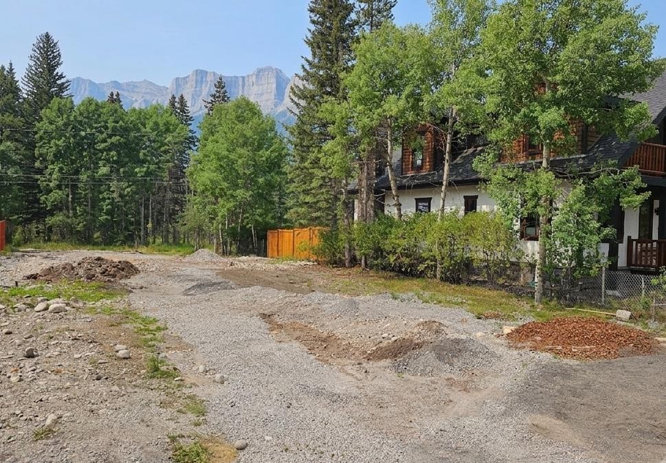 913 15 Street, Canmore, AB