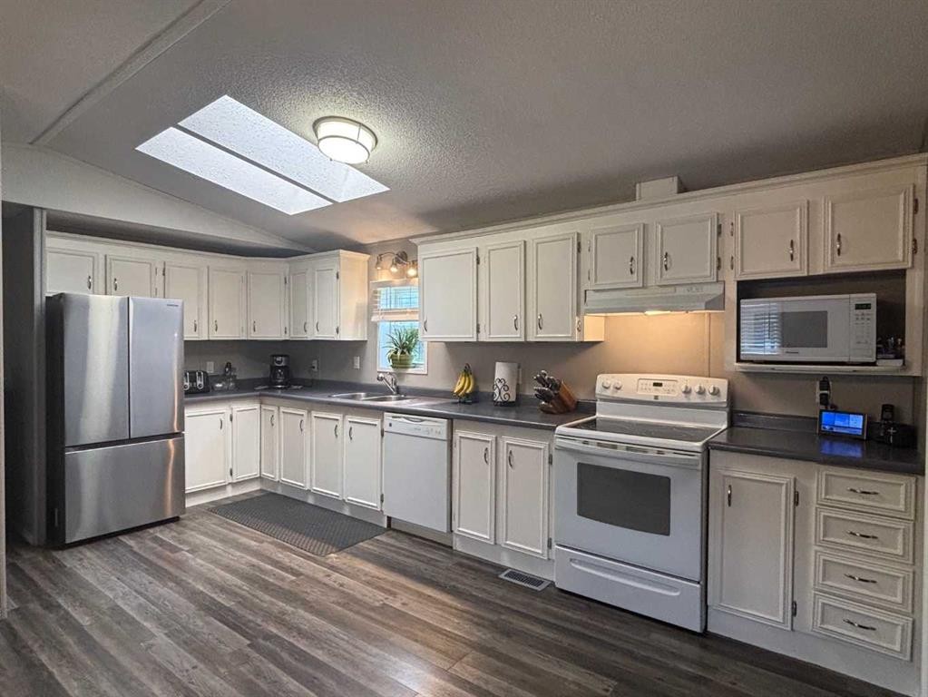 Range Road 225.5-660022 #38, Rural Athabasca County, AB - Indoor Photo Showing Kitchen With Double Sink