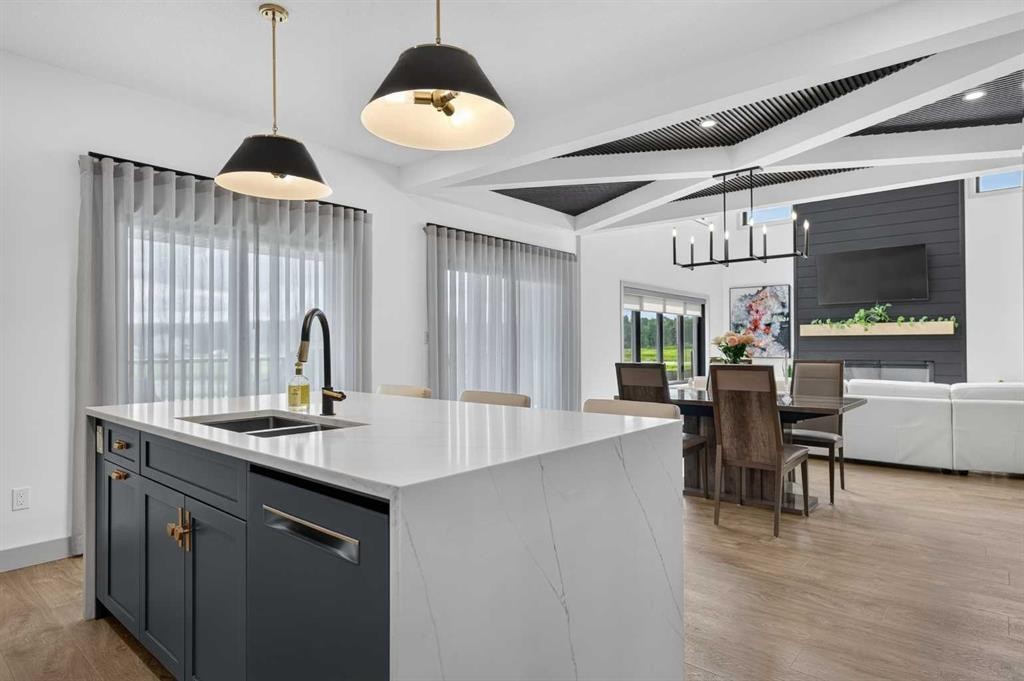 55 Riverdale Bend, Whitecourt, AB - Indoor Photo Showing Kitchen With Double Sink