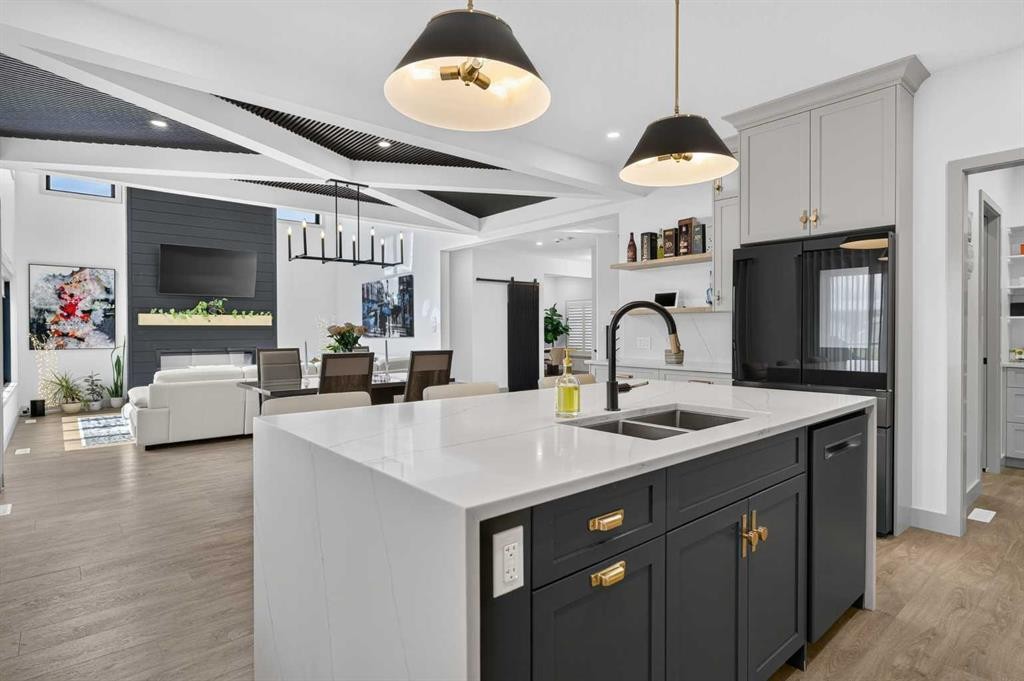 55 Riverdale Bend, Whitecourt, AB - Indoor Photo Showing Kitchen With Double Sink