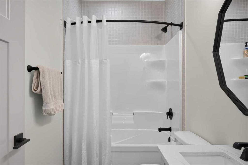 55 Riverdale Bend, Whitecourt, AB - Indoor Photo Showing Bathroom