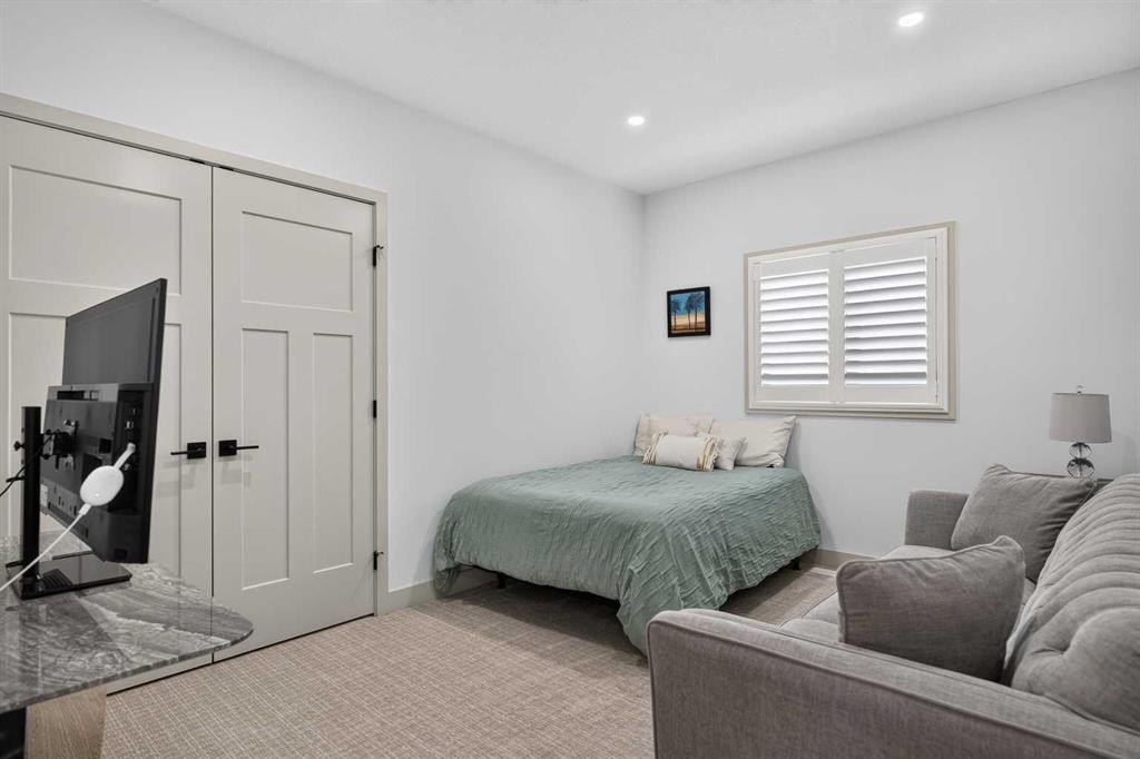 55 Riverdale Bend, Whitecourt, AB - Indoor Photo Showing Bedroom