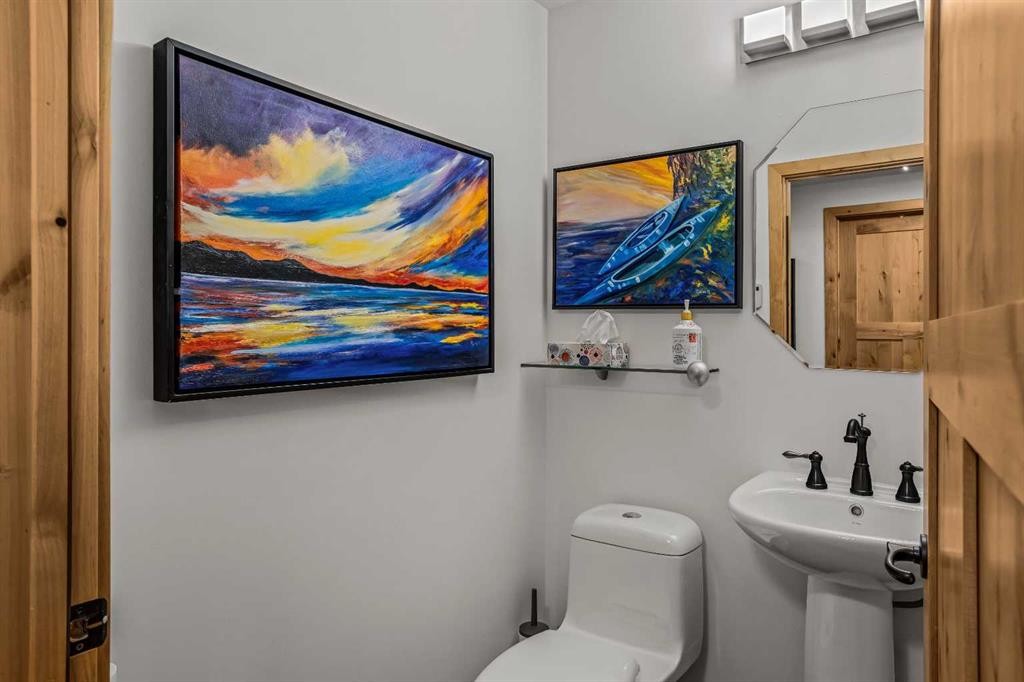 205-600 Spring Creek Drive, Canmore, AB - Indoor Photo Showing Bathroom