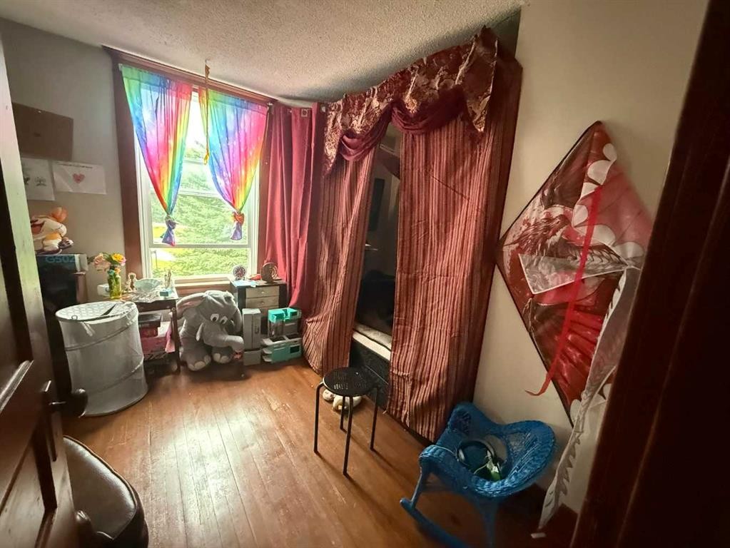 5105 Valley Street, Robb, AB - Indoor