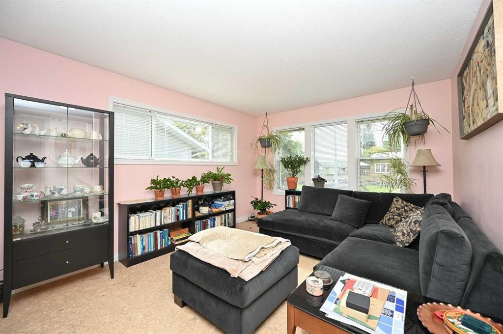 3113 47 Avenue, Athabasca, AB - Indoor Photo Showing Living Room