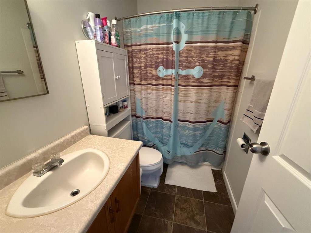 59 A&B Centennial Crescent, Swan Hills, AB - Indoor Photo Showing Bathroom