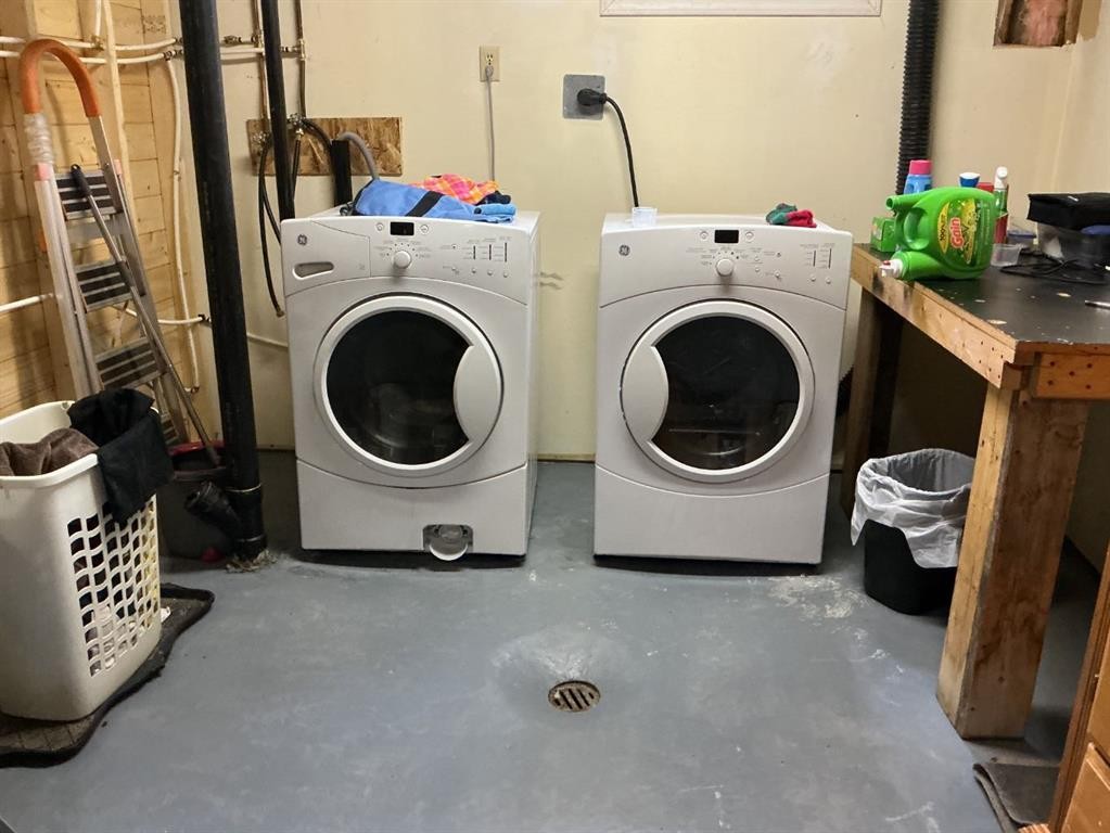 28 Centennial Crescent, Swan Hills, AB - Indoor Photo Showing Laundry Room
