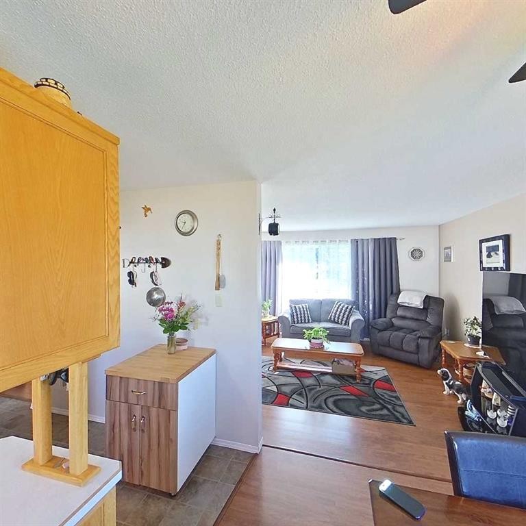 28 Centennial Crescent, Swan Hills, AB - Indoor Photo Showing Living Room