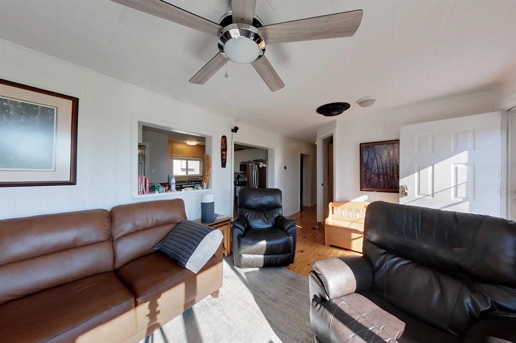 734041 Range Road, Wagner, AB - Indoor Photo Showing Living Room