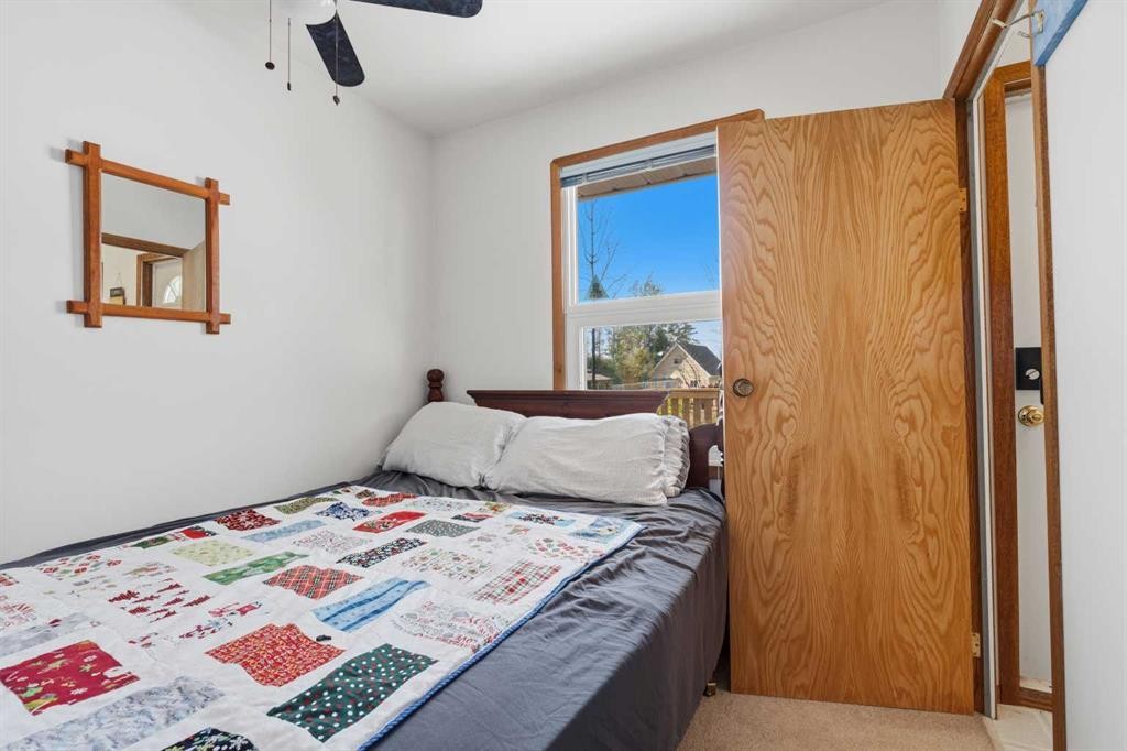 164 Crescent Drive, Thunder Lake, AB - Indoor Photo Showing Bedroom