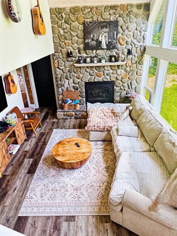 3-49329 Folding Avenue, Rural Yellowhead County, AB - Indoor Photo Showing Living Room With Fireplace