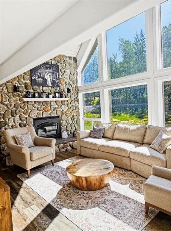 3-49329 Folding Avenue, Rural Yellowhead County, AB - Indoor Photo Showing Living Room With Fireplace