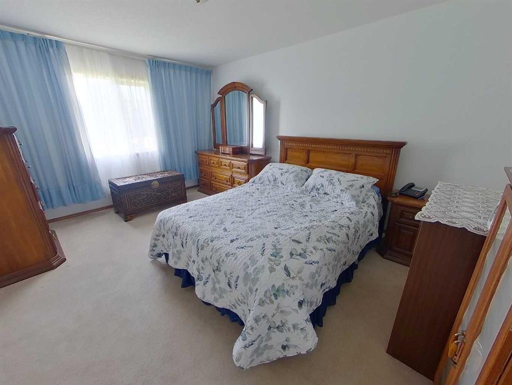 655019 44 Highway, Flatbush, AB - Indoor Photo Showing Bedroom