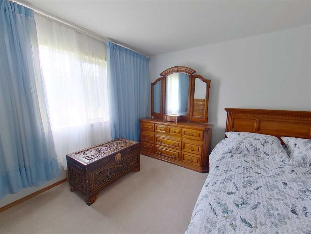 655019 44 Highway, Flatbush, AB - Indoor Photo Showing Bedroom