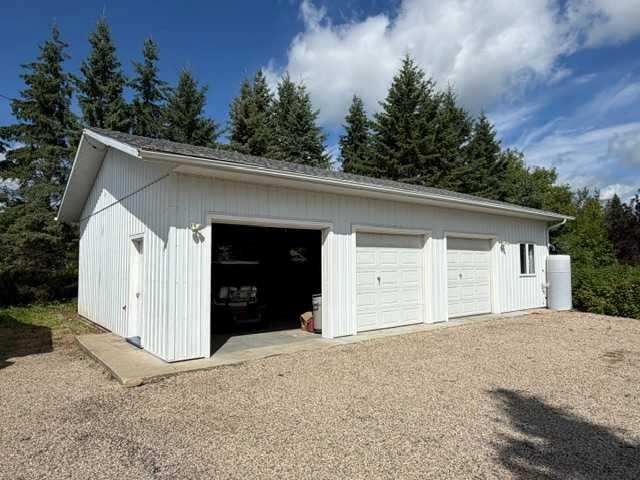 655019 44 Highway, Flatbush, AB - Outdoor