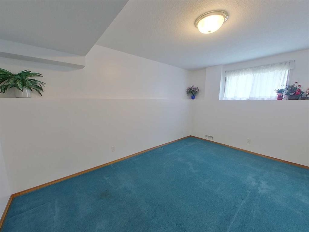 655019 44 Highway, Flatbush, AB - Indoor Photo Showing Other Room