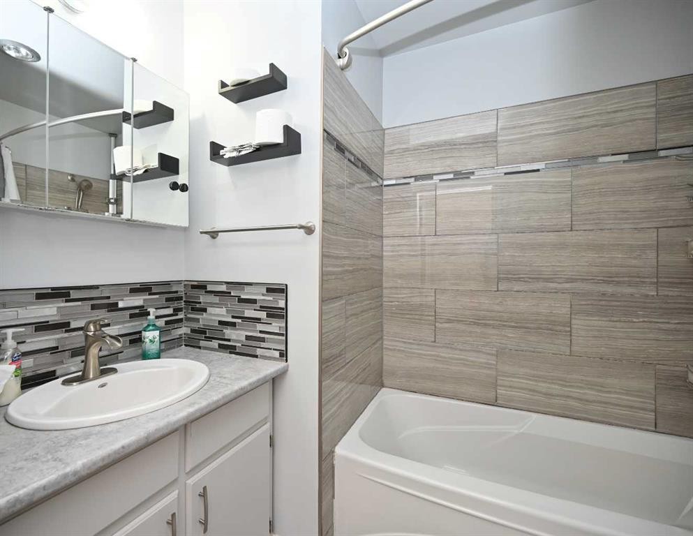 5005 41 Avenue, Athabasca, AB - Indoor Photo Showing Bathroom