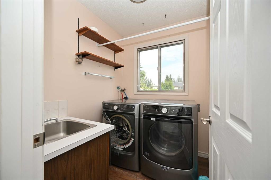 5005 41 Avenue, Athabasca, AB - Indoor Photo Showing Laundry Room