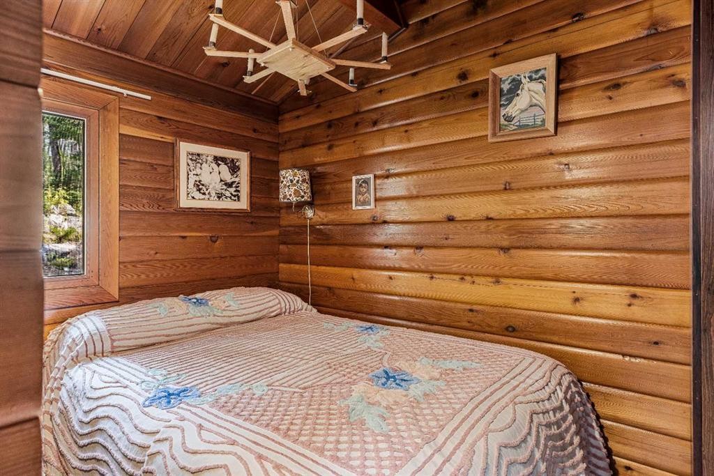 237 Cascade Drive, Harvie Heights, AB - Indoor Photo Showing Bedroom