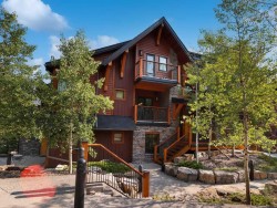5102-101E Stewart Creek Landing Canmore, AB T1W 0E3