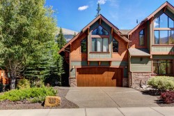 132 Krizan Bay Canmore, AB T1W 3G3