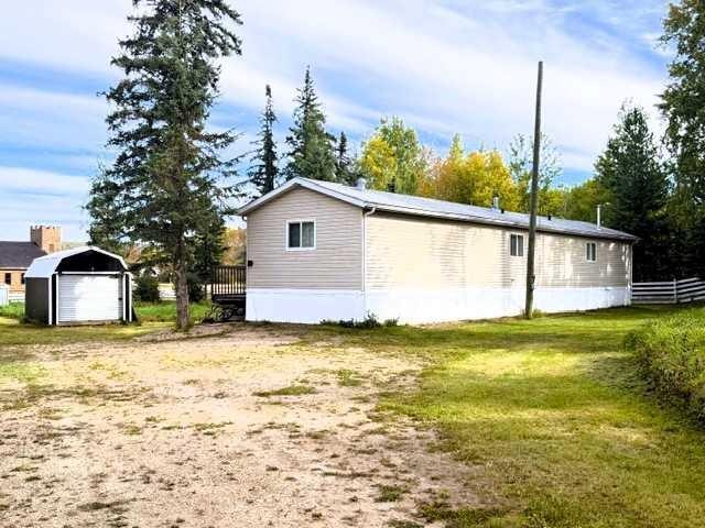 1006 9 Avenue, Smith, AB