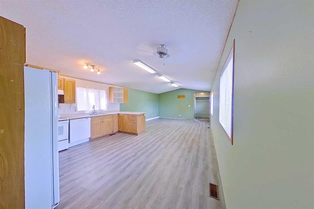 1006 9 Avenue, Smith, AB
