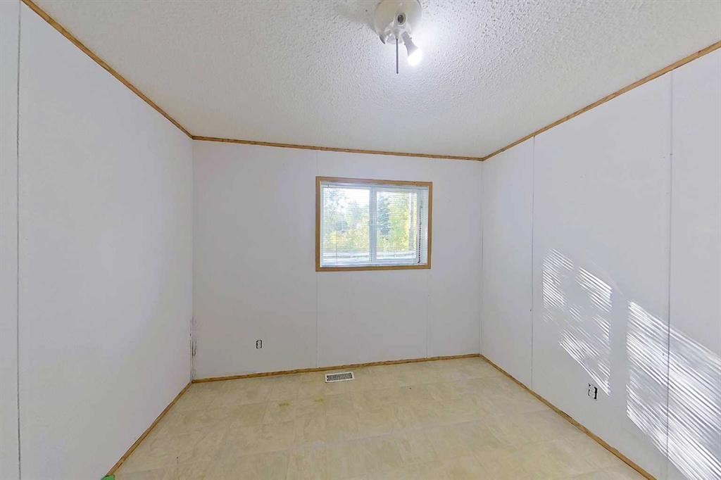 1006 9 Avenue, Smith, AB