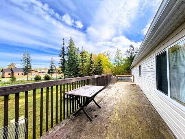 1006 9 Avenue, Smith, AB