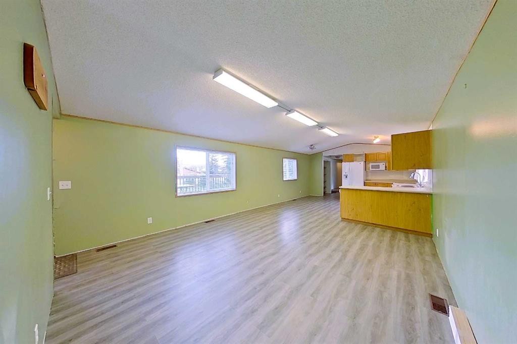 1006 9 Avenue, Smith, AB