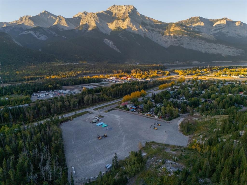 17 Skogan Peak Drive, Exshaw, AB