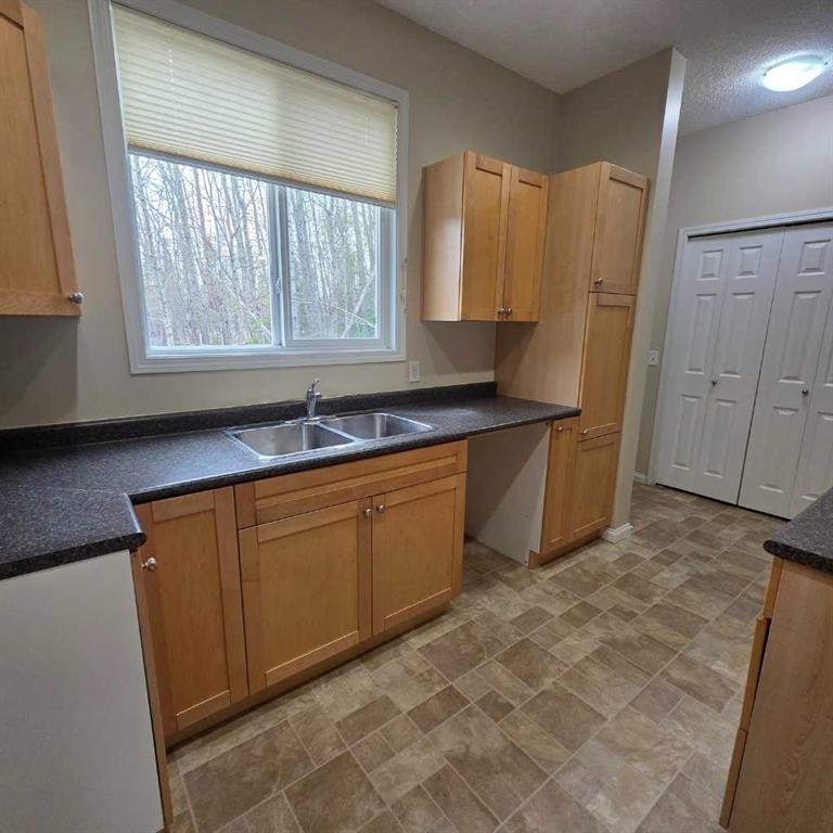 4-624 41 Street, Edson, AB