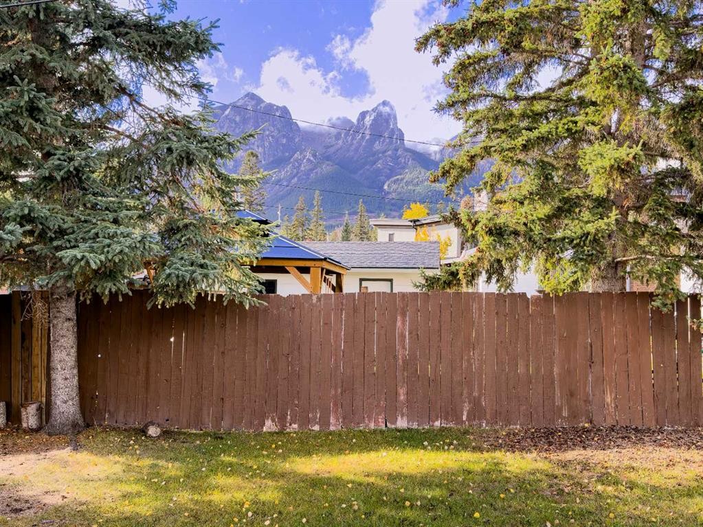 32 Mount Peechee Place, Canmore, AB