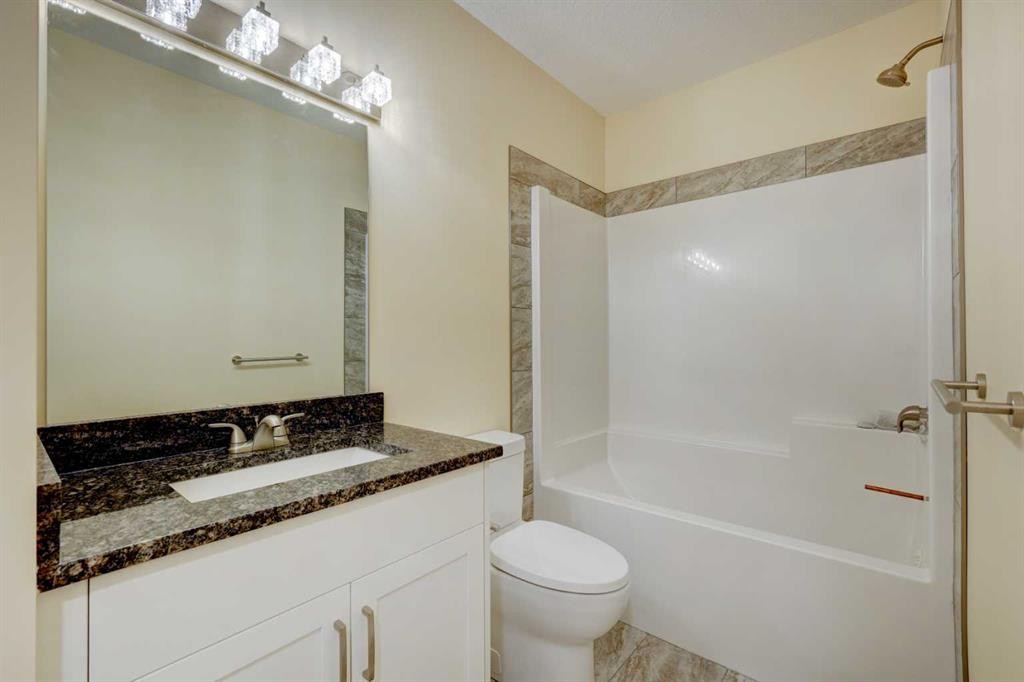 22 Garden Way, Drumheller, AB - Indoor Photo Showing Bathroom
