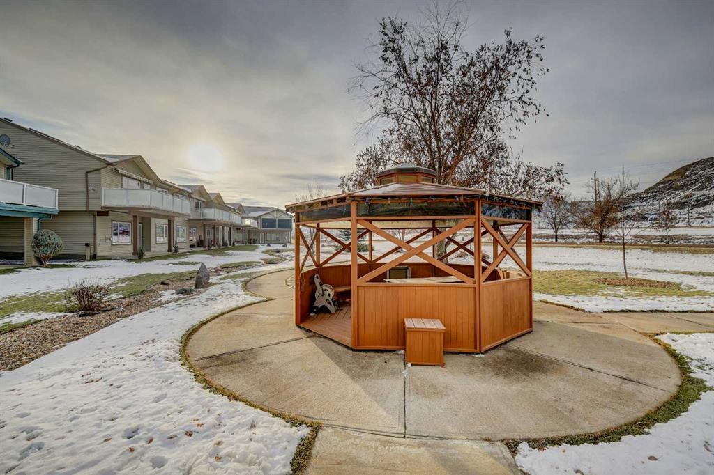 23 Garden Way, Drumheller, AB - Outdoor