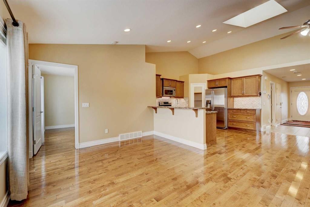 24 Garden Way, Drumheller, AB - Indoor Photo Showing Kitchen