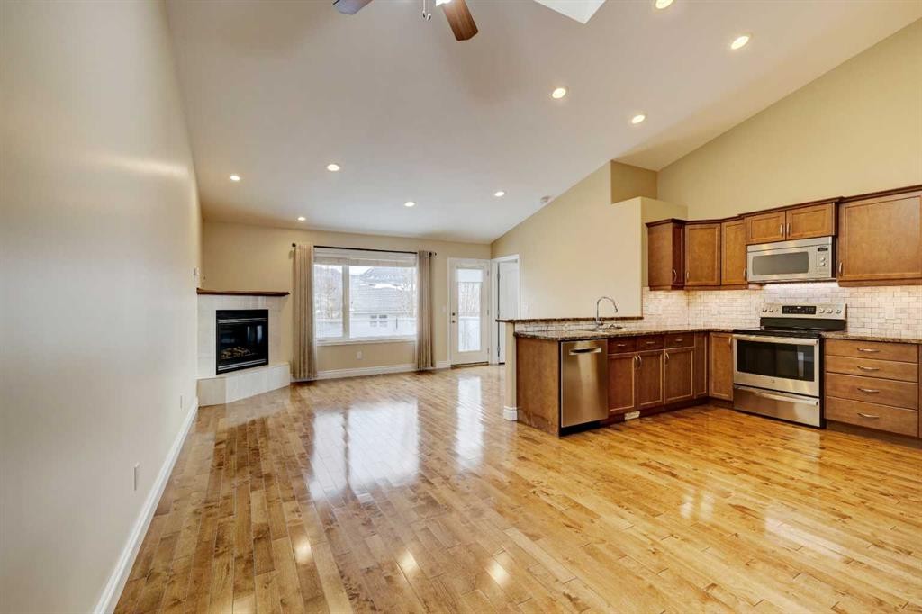 24 Garden Way, Drumheller, AB - Indoor Photo Showing Kitchen With Upgraded Kitchen