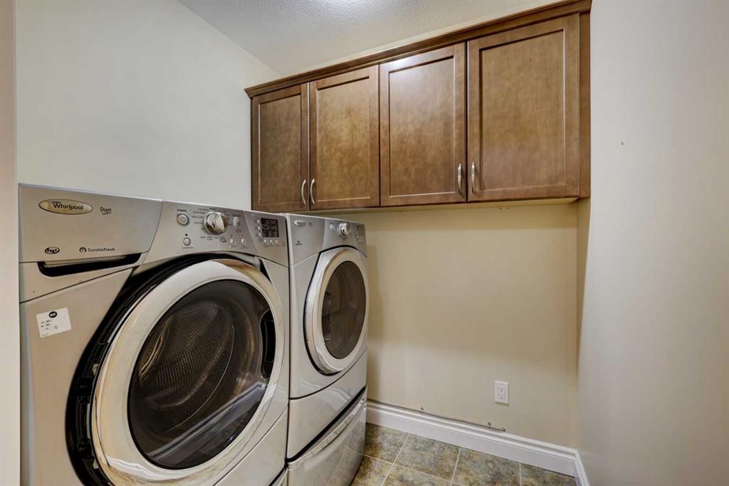 24 Garden Way, Drumheller, AB - Indoor Photo Showing Laundry Room