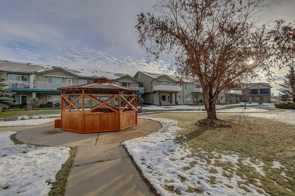 24 Garden Way, Drumheller, AB - Outdoor
