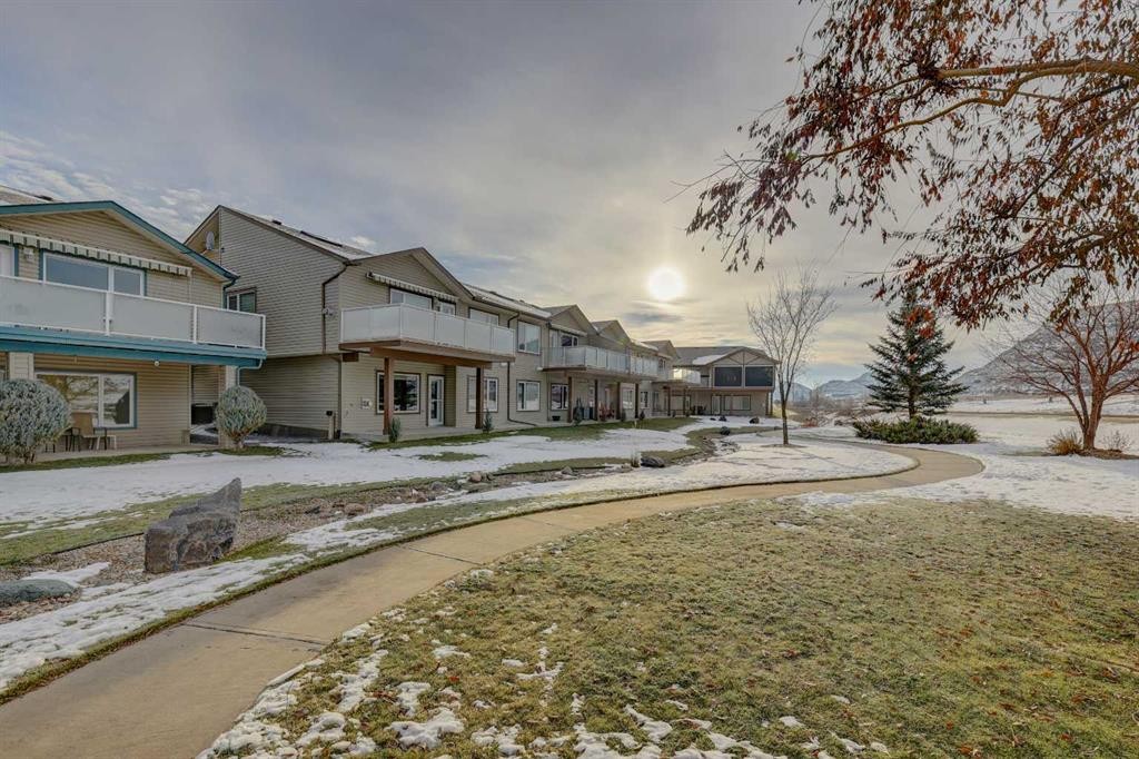 24 Garden Way, Drumheller, AB - Outdoor